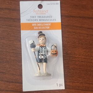 Ashland Halloween Skeleton Figure with Pumpkin